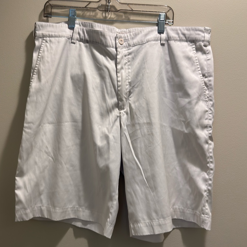 White golf shorts | Nike | size 38